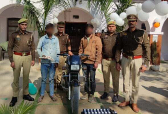 11 8 e1737959257564 Agra News: डौकी पुलिस ने दो चोरों को किया गिरफ्तार, चोरी का माल और अवैध हथियार बरामद