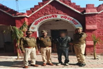 2 73 चोरी के मुकदमे में वांछित 10,000 रुपये के इनामी अभियुक्त को थाना खेरागढ़ पुलिस ने गिरफ्तार किया