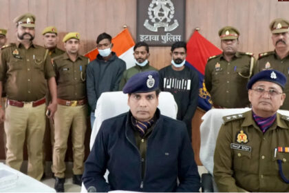 4 10 इटावा में पुलिस ने मुठभेड़ में तीन इनामी बदमाशों को किया गिरफ्तार, कई आपराधिक मामलों में थे वांछित