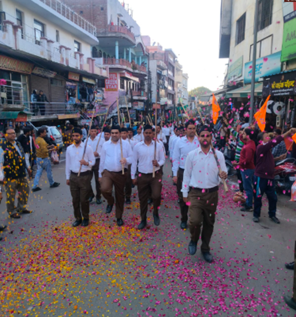 6 9 आगरा: पथ संचालन हिंदू समाज में आत्मविश्वास व जागरूकता को बढ़ाने का प्रतीक - पंकज खंडेलवाल