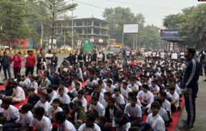 abvp 1 विद्यार्थी परिषद आगरा महानगर द्वारा स्वामी विवेकानंद जी की जयंती पर आयोजित किया गया मैराथन दौड़, युवाओं ने किया बढ़-चढ़कर प्रतिभाग