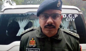 dcp आगरा पुलिस ने मुठभेड़ में तीन शातिर बदमाशों को गिरफ्तार किया, लाखों की चोरी का खुलासा