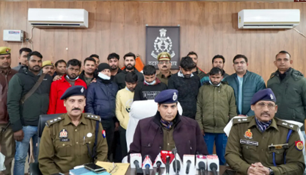 etawah police 1 यूट्यूब से सीखा चोरीका तरीका, कर डाला बड़ा कांड, पुलिस हैरान, 202 मोबाइल और 10 लाख रुपये के साथ 6 गिरफ्तार