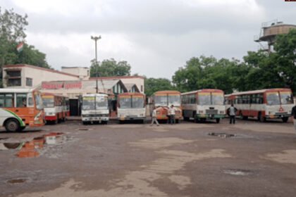 idgha bus stand आगरा: सेवा शुक्ल नहीं दोगे तो नहीं मिलेगा ठेका, परिवहन विभाग में स्टाफ कार अनुबंध के नाम पर हो रही घपलेबाजी