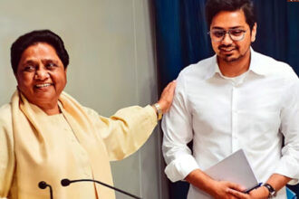 mayawati मायावती ने जन्मदिन पर अपने दूसरे भतीजे ईशान को पार्टी में किया पेश, नई हलचल का हुआ आगाज