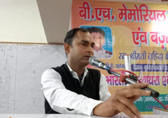 KAVI SAMMELAN e1738950242775 यूथ हॉस्टल में हुआ राष्ट्रीय काव्य सम्मेलन का आयोजन, कवि-शायरों ने अपनी प्रस्तुतियों से माहौल को किया भावविभोर